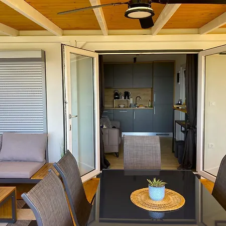 Mobile Skyline - Beautiful Sea View - On The Palm Of The Διαμέρισμα Drage